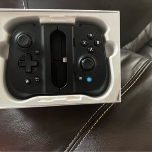 Apple attachable game controller